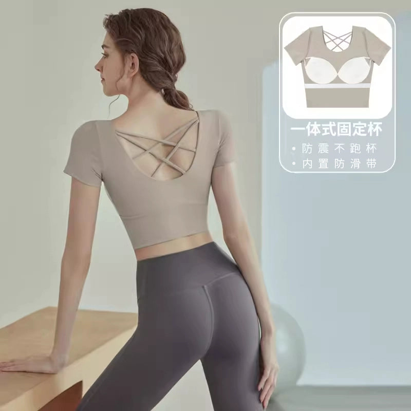 2025 Spring New Women's Yoga Suit with Padded Short Sleeve, Pilates Sportswear with High-End Feeling Set