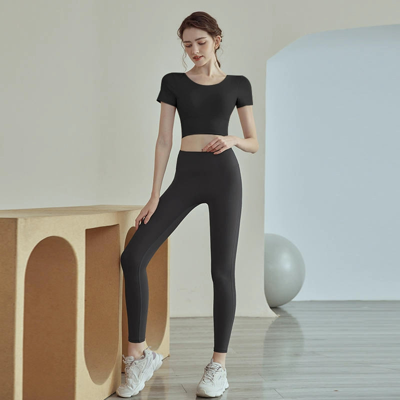 2025 Spring New Women's Yoga Suit with Padded Short Sleeve, Pilates Sportswear with High-End Feeling Set